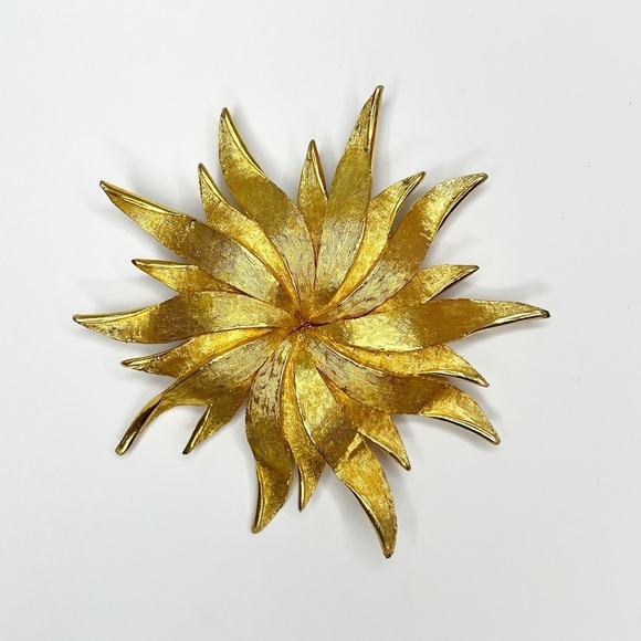 Vintage Designer Rare Hattie Carnegie Sunburst Gold Tone Brooch Retro - Picture 12 of 15